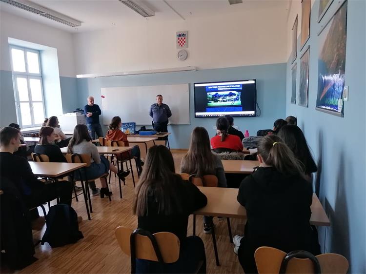 Slika /PU_VP/Slike_Vijesti/mladi u prometu 1.jpg